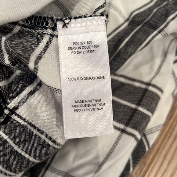 SPLENDID Woman’s Black and White Flannel Size Small - Picture 6 of 6